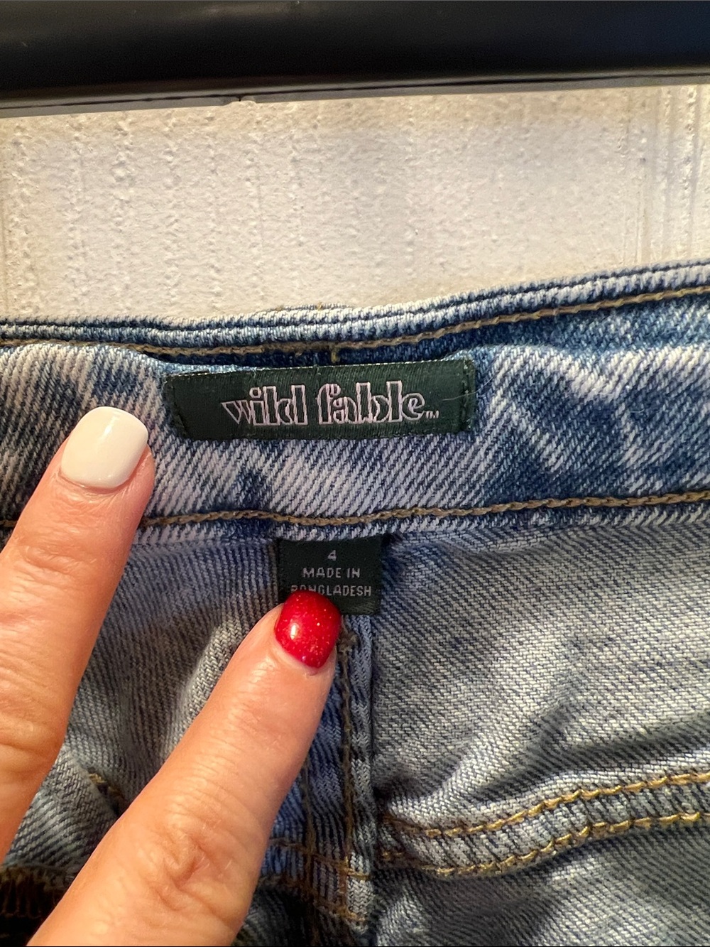 Light Wash Women’s High Rise Jeans with Floral Patchback Pockets - Picture 6 of 7